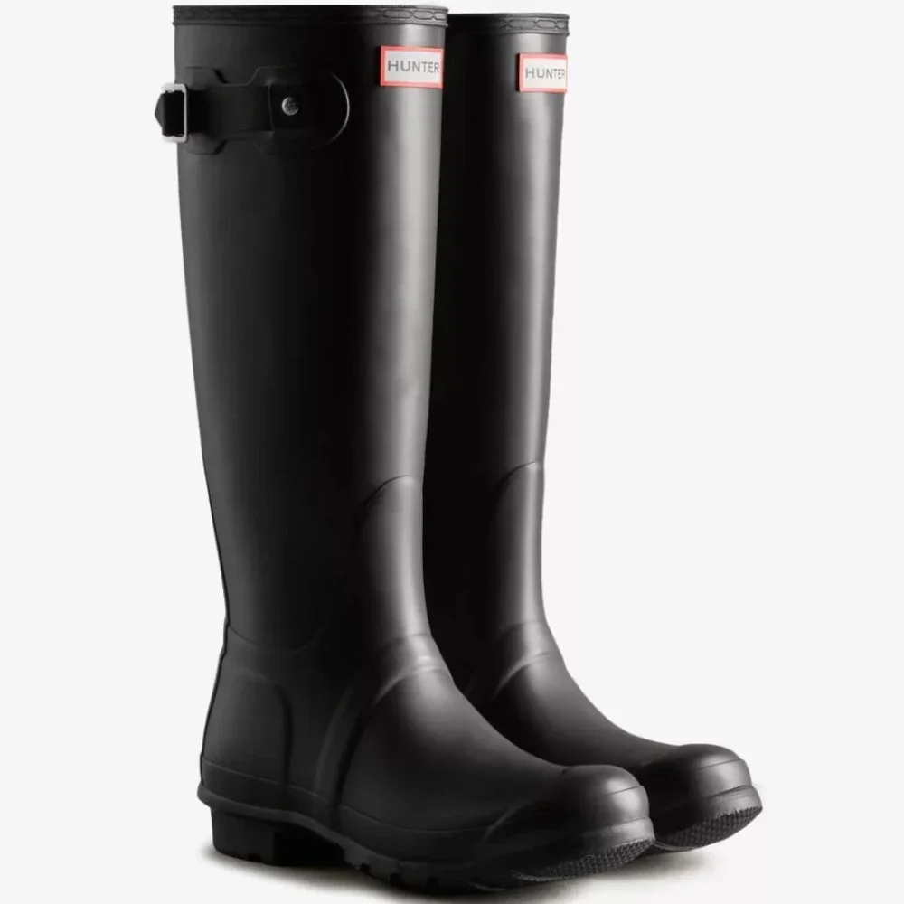 VGUC Hunter Original Tall Rain Boots Matte Black Size 7 with Cream Cable Socks